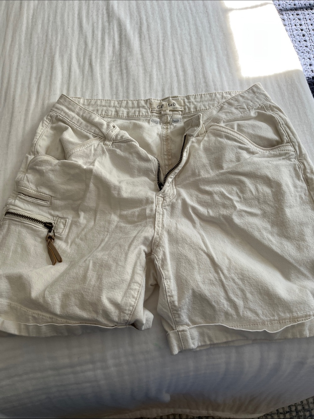 CHARLIE B Women's Cargo Shorts in Off-White